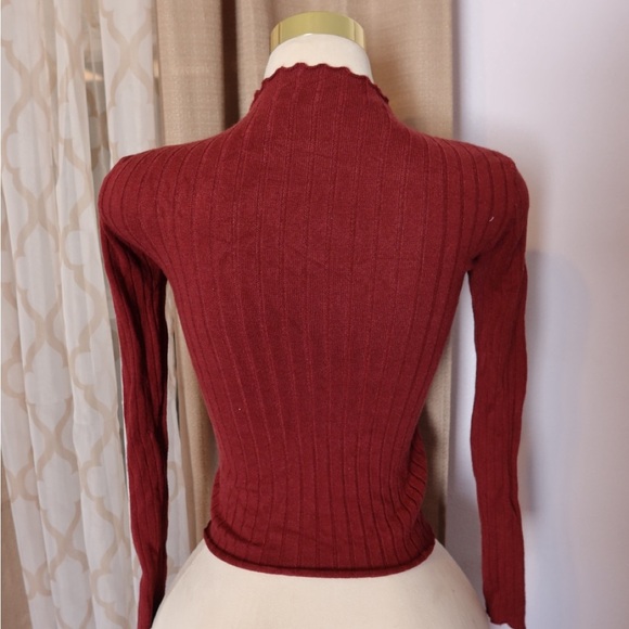Ribbed Red Long Sleeve Sweater - Picture 2 of 2